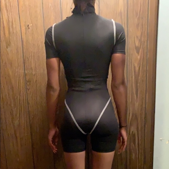 *SOLD* Romper - Picture 4 of 5